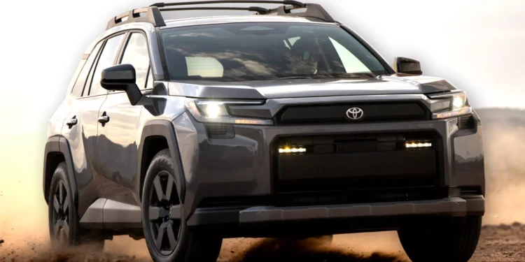 টয়োটার বড় পদক্ষেপ: এক বছরে ৩ বার বাড়ছে গাড়ির দাম