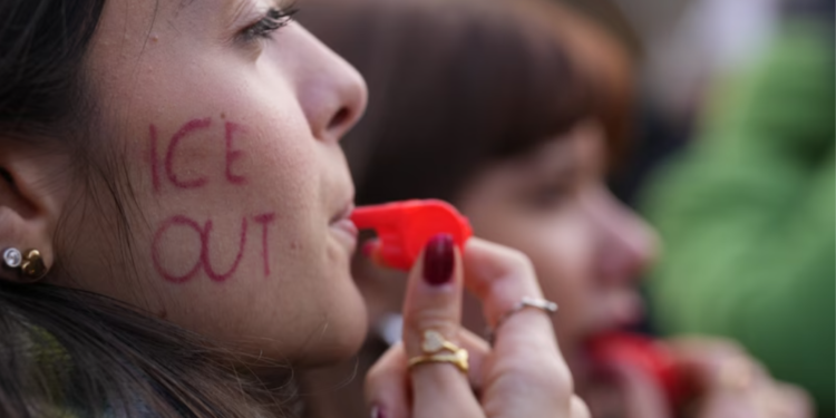 শীতকালীন অলিম্পিকে মার্কিন আইসের ভূমিকার বিরুদ্ধে মিলানে বিক্ষোভ