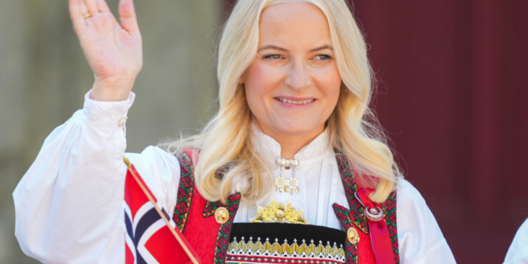 যৌন অপরাধী এপস্টেইনের সঙ্গে যোগাযোগে ক্রাউন প্রিন্সেসের ভুল স্বীকার