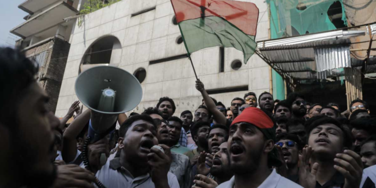 চাকরি, ভাতা ও ঋণের প্রতিশ্রুতি: নির্বাচনী অঙ্গীকার কি বাস্তবায়ন করতে পারবে রাজনৈতিক দলগুলো?