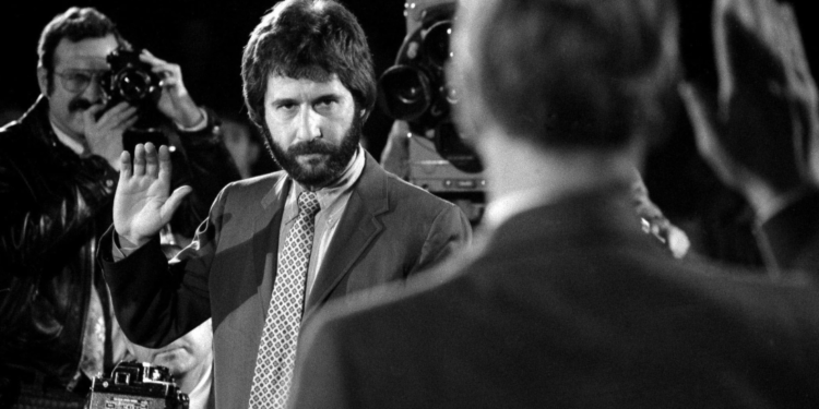 সৎ পুলিশকে ভয় পাওয়ার কথা অসৎ পুলিশের, যিনি অনুপ্রাণিত করেছিলেন সার্পিকো চরিত্রকে