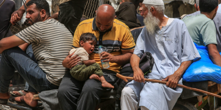 ভয়াবহ পরিস্থিতিতেও গাজা ছাড়তে অনড় প্রবীণ ফিলিস্তিনিরা
