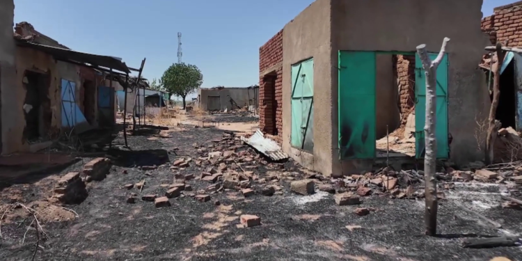 দুই বছরের অবরোধ শেষে প্রাণ ফিরছে ডিলিং শহরে, তবে ড্রোন আতঙ্ক কাটেনি