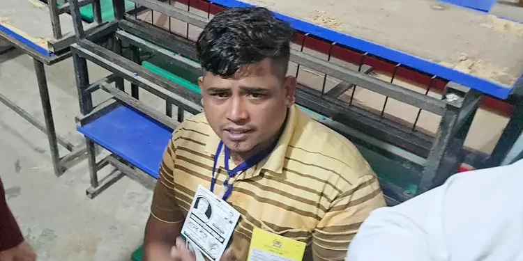 ধানের শীষের এজেন্ট সেজে বুথে যুবক, চেনেন না প্রিজাইডিং কর্মকর্তা