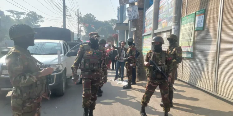 গোপালগঞ্জে ভোটকেন্দ্রে ককটেল বিস্ফোরণ, শিশুসহ আহত ৩