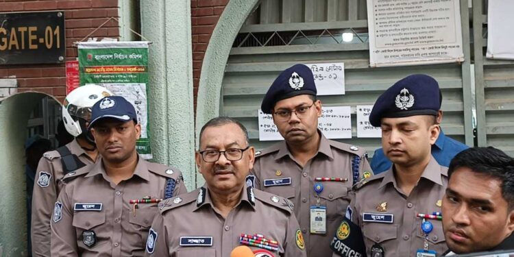 ৬ মাস ধরেই গুজব চলছে, নির্বাচনে কোনো শঙ্কা নেই : ডিএমপি কমিশনার