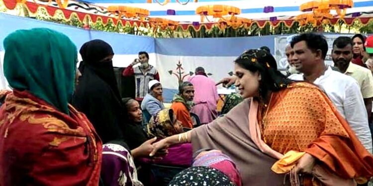 বিএনপির প্রার্থী জিন্নাহর পক্ষে স্ত্রীর প্রচারণা