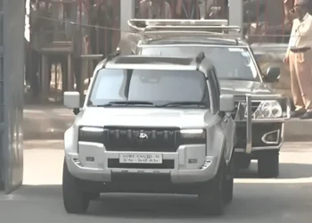 যানজট এড়াতে সরকারি গাড়ি নয়, নিজের গাড়িতেই চলবেন প্রধানমন্ত্রী তারেক রহমান