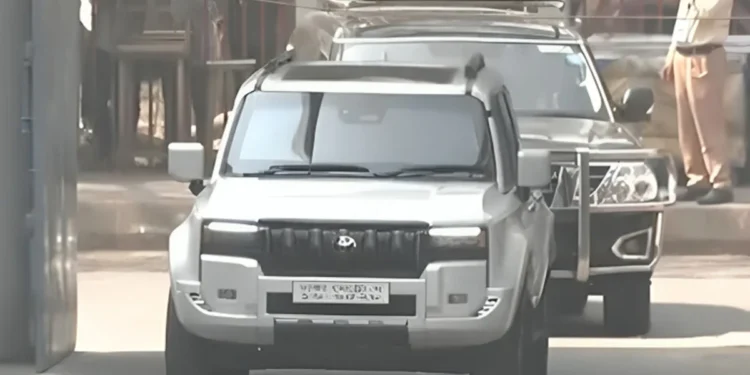 যানজট এড়াতে সরকারি গাড়ি নয়, নিজের গাড়িতেই চলবেন প্রধানমন্ত্রী তারেক রহমান