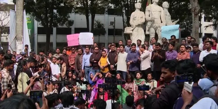 শফিকুরের ‘নারীবিদ্বেষী পোস্ট’: ঢাকা বিশ্ববিদ্যালয়ে ছাত্রদলের বিক্ষোভ