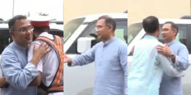 নৌ, সেনা ও পুলিশ সদস্যদের সঙ্গে ঈদের শুভেচ্ছা, প্রশংসায় ভাসছেন প্রধানমন্ত্রী