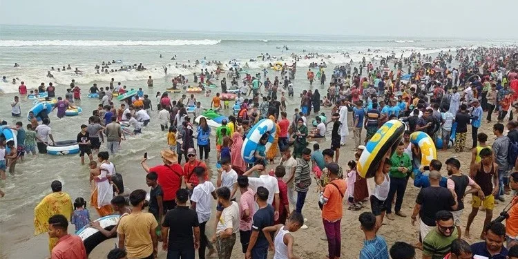 ঈদের ছুটিতে পর্যটন খাতের আশার আলো: কক্সবাজার ও পাহাড়ে ১২০ কোটি টাকার ব্যবসার হাতছানি