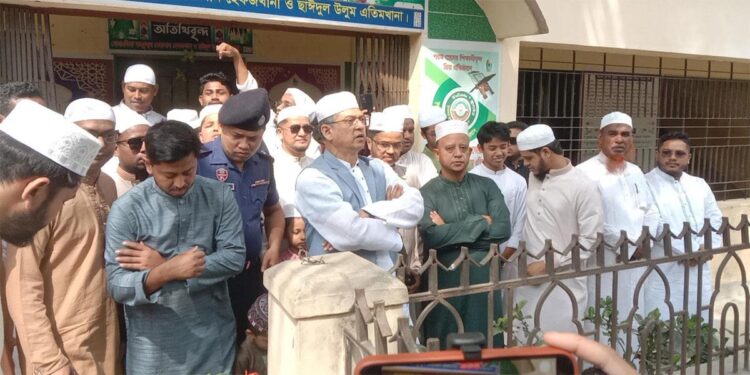 পেকুয়ায় ঈদের নামাজ আদায় করলেন স্বরাষ্ট্রমন্ত্রী