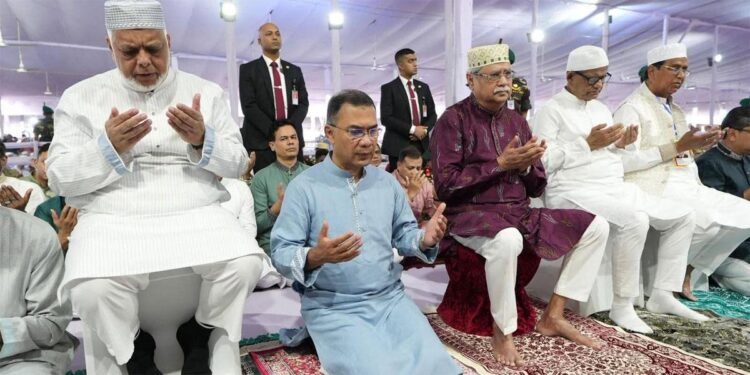 এক সঙ্গে ঈদের নামাজ আদায় করলেন রাষ্ট্রপতি ও প্রধানমন্ত্রী