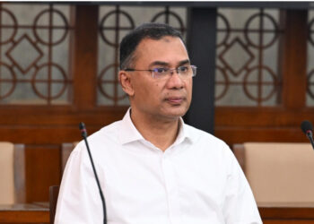 টানা ১১ ঘণ্টা অফিস করলেন প্রধানমন্ত্রী