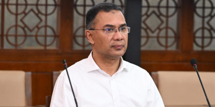 টানা ১১ ঘণ্টা অফিস করলেন প্রধানমন্ত্রী