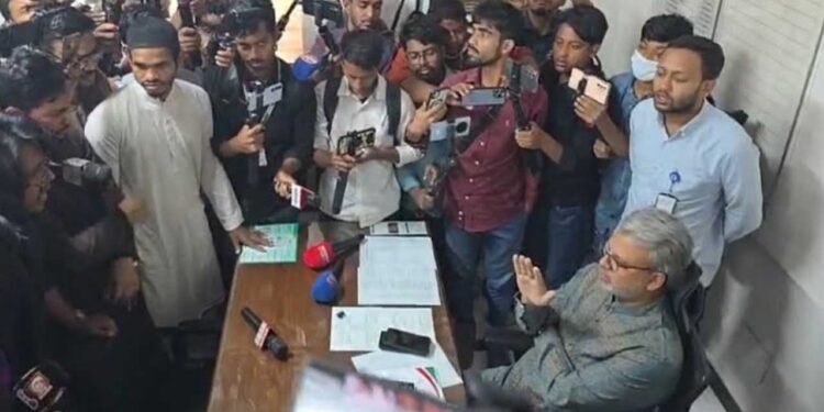 প্রক্টর অফিস ঘেরাও ২৪ ঘণ্টার আল্টিমেটাম