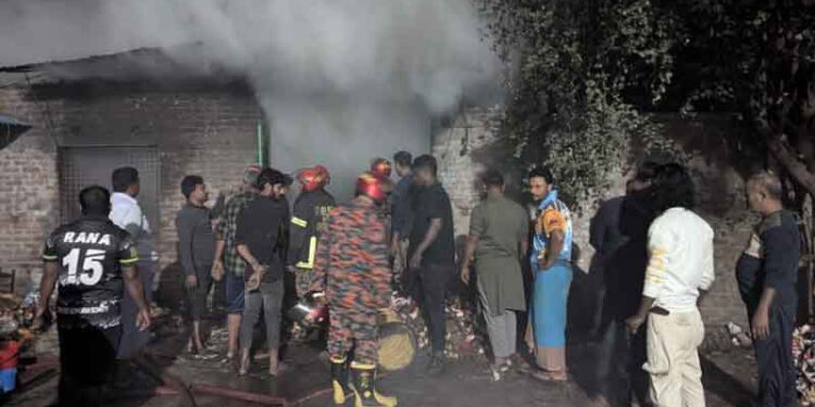 রাজশাহীর কাটাখালিতে বিডি ফুড ও আকিজ ফুডের গুদামে আগুন