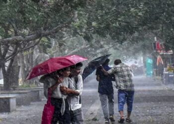 দুপুরের মধ্যে তিন বিভাগে ঝড়বৃষ্টির আভাস