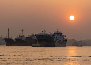 ৫ মে চট্টগ্রাম পৌঁছবে ১ লাখ টন অপরিশোধিত তেল: কর্মকর্তা