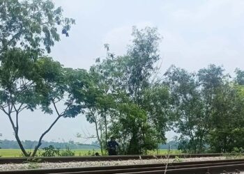 রেললাইনে বসে গাঁজা সেবনের চরম পরিণতি