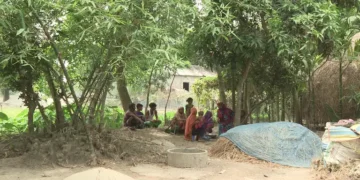 গ্রামে ১০ থেকে ১৫ ঘণ্টা বিদ্যুৎ থাকে না, অতিষ্ঠ মানুষ