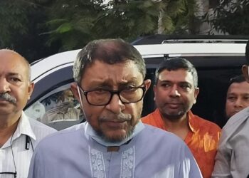 খালেদা জিয়ার গৃহপরিচারিকা ফাতেমার ভাতিজিকে দেখতে ঢামেকে স্বাস্থ্যমন্ত্রী