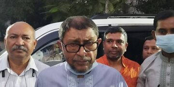 খালেদা জিয়ার গৃহপরিচারিকা ফাতেমার ভাতিজিকে দেখতে ঢামেকে স্বাস্থ্যমন্ত্রী