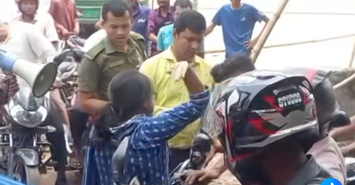 তেল নিতে এসে ইউএনওর থাপ্পর খেলেন যুবক,ভিডিও ভাইরাল