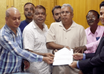 গণপরিবহণের ভাড়া পুনর্নির্ধারণসহ ৩ দফা দাবিতে রংপুরে ৪৮ ঘণ্টার আলটিমেটাম