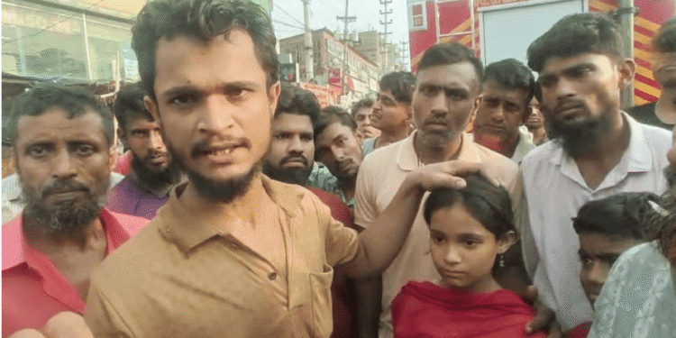 কারখানায় আগুন: ধাক্কা দিয়ে বেরিয়ে আসে মিম, খুঁজে বেড়াচ্ছে মা-বাবাকে