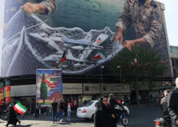 ট্রাম্পের দাবি ঘিরে তেহরানে বিতর্ক, আবার সীমিত করা হলো হরমুজ প্রণালী