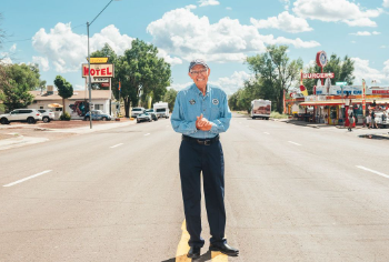 রুট ৬৬ বাঁচিয়ে ইতিহাস গড়লেন ৯৮ বছরের এঞ্জেল ডেলগাডিলো