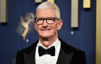 অ্যাপলের প্রধান নির্বাহী পদ ছাড়ছেন টিম কুক