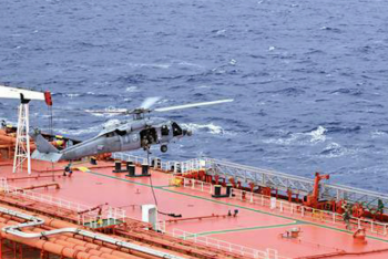 মার্কিন বাহিনীর হাতে ইরান-সংযুক্ত তেলবাহী জাহাজ আটক, যুদ্ধবিরতি আলোচনায় অনিশ্চয়তা