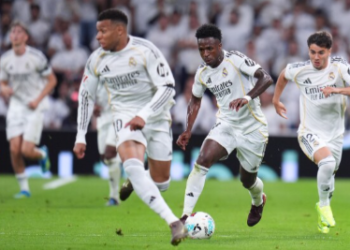 এমবাপ্পে ও ভিনিসিয়ুসের গোলে জয়, বার্সেলোনার কাছাকাছি রিয়াল মাদ্রিদ