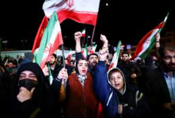 ট্রাম্পের যুদ্ধবিরতি বাড়ানোর পর ইরানে যুদ্ধ নাকি সংলাপ—নতুন বিতর্ক