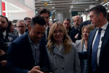 ৪২ বিলিয়ন ইউরোর দ্বিধা: কেন ইসরায়েলের বিরুদ্ধে পদক্ষেপ নিতে পারছে না ইউরোপীয় ইউনিয়ন?