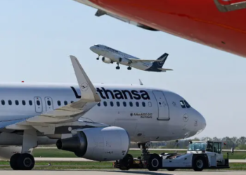 জ্বালানি সংকটে গ্রীষ্মে ২০ হাজার ফ্লাইট বাতিল করছে লুফথানসা
