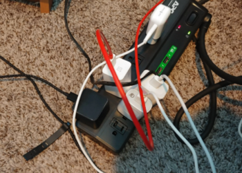 আপনার খারাপ অভ্যাসেই নষ্ট হচ্ছে চার্জিং কেবল