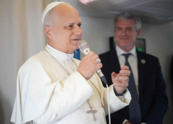 অভিবাসীদের ‘পোষা প্রাণীর চেয়েও খারাপ’ আচরণ করা হচ্ছে: পোপ লিও