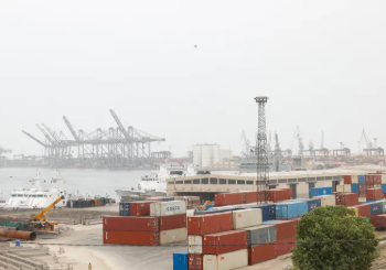 ৩ হাজার কনটেইনার আটকে, স্থলপথে বিকল্প খুঁজছে ইরান