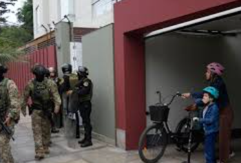 ভোট গণনায় বিলম্বে ক্ষোভ, পেরুর নির্বাচন কর্মকর্তাদের বাড়িতে পুলিশের অভিযান