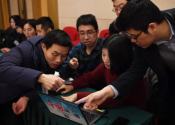 চীনে বিদেশি কোম্পানির জন্য বাড়ছে রাজনৈতিক চাপ, এথেন্সে আলোচনায় সতর্কবার্তা