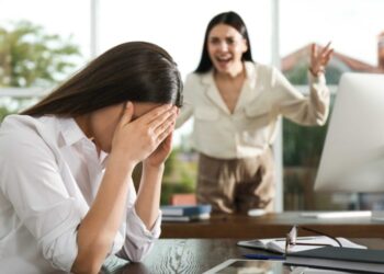 আপনি কি অজান্তেই কর্মক্ষেত্রের ‘টক্সিক’ সহকর্মী হয়ে উঠছেন?