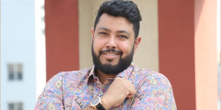 দেশে ফিরে নতুন কাজে মনোযোগ প্রতীক হাসানের