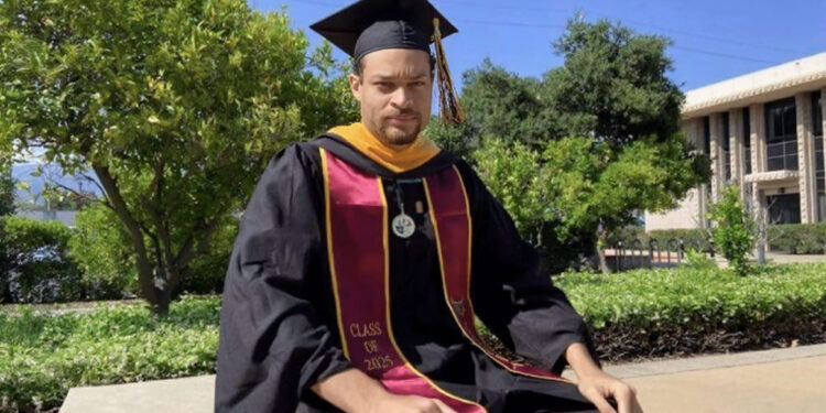 হোয়াইট হাউসের ডিনারে হামলা: মেধাবী প্রকৌশলী ও উদ্ভাবক অ্যালেন কেন অস্ত্র তুলে নিলেন