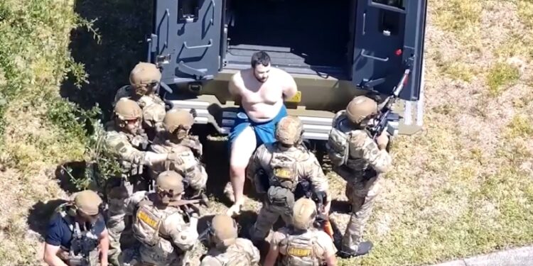 যুক্তরাষ্ট্রে দুই বাংলাদেশি হত্যা: সোয়াটের দুর্ধর্ষ অভিযানে সন্দেহভাজন যুবক আটক