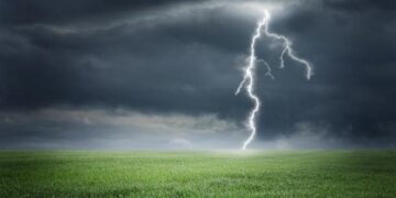 আটোয়ারীতে বজ্রপাতে এক চা-শ্রমিক নিহত, আহত দুই