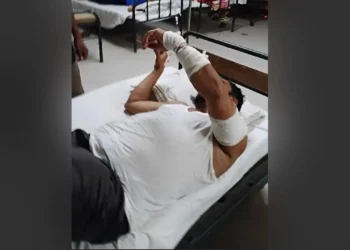 চাঁদা না পেয়ে কৃষকদল নেতাকে কুপিয়ে জখম, আবাসিক হোটেল ভাঙচুর